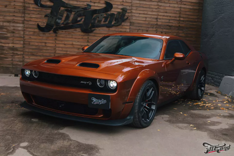 Установили на Dodge Challenger SRT Hellcat bi-led модули. Хороший свет — это важно!